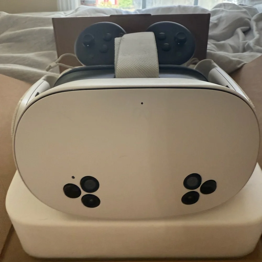 Meta Quest 3S VR Headset